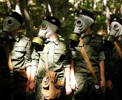 戰(zhàn)斗民族不是被空喊出來(lái)的，俄羅斯少年軍校為戰(zhàn)爭(zhēng)做準(zhǔn)備